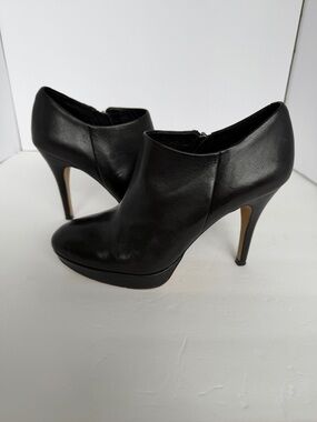 Vince Camuto Elvin Platform Black Napa Leather Bootie Side Zip Ankle Boots Sz 7